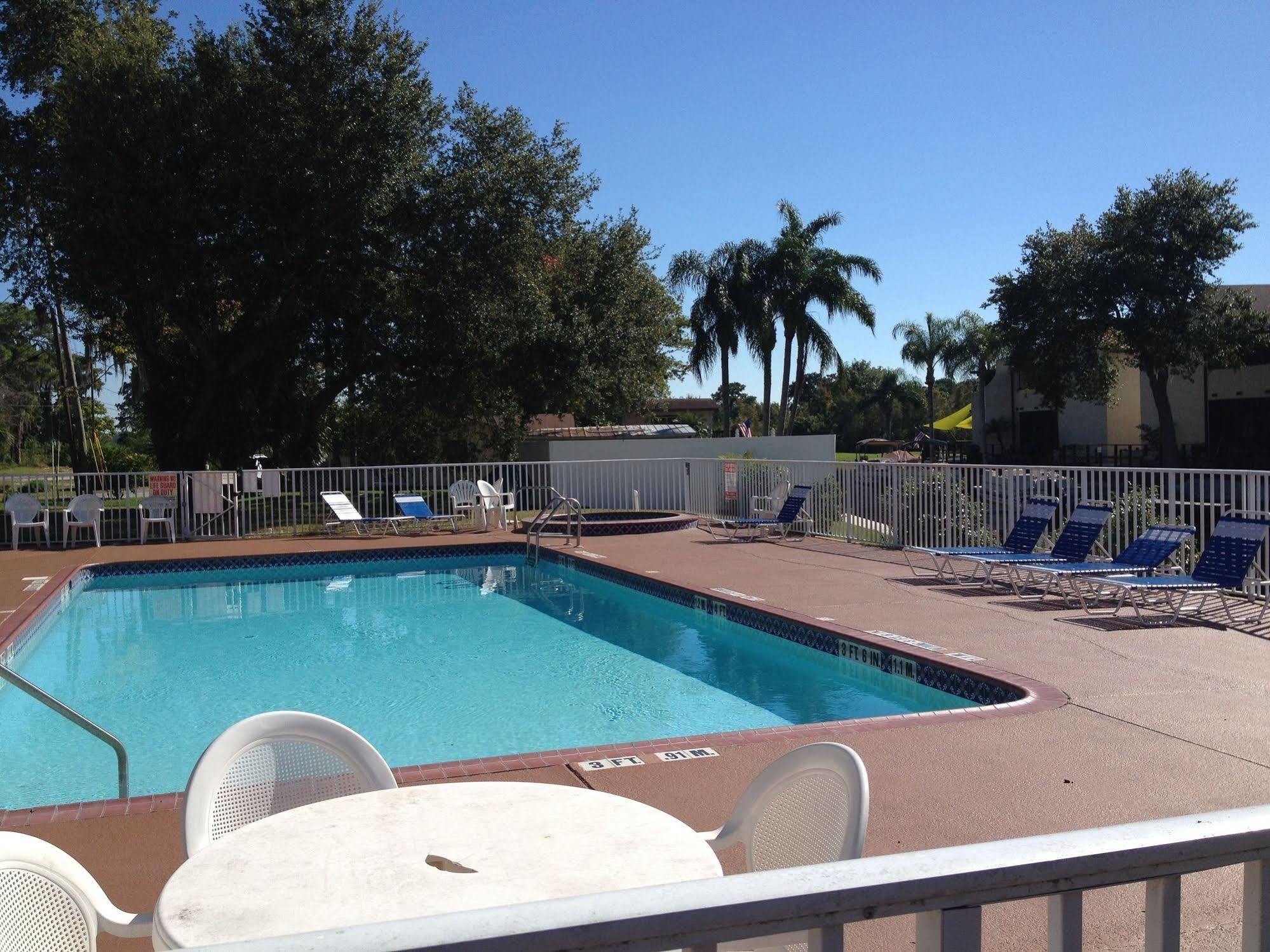 Vista Inn Lake Tarpon Palm Harbor Exterior foto